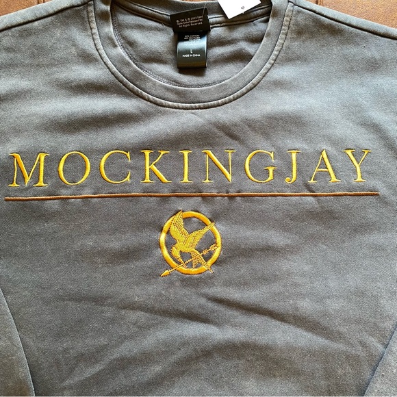 The Hunger Games Mockingjay Crew Neck Sweatshirt Box Lunch Exclusive NWT - Picture 4 of 6